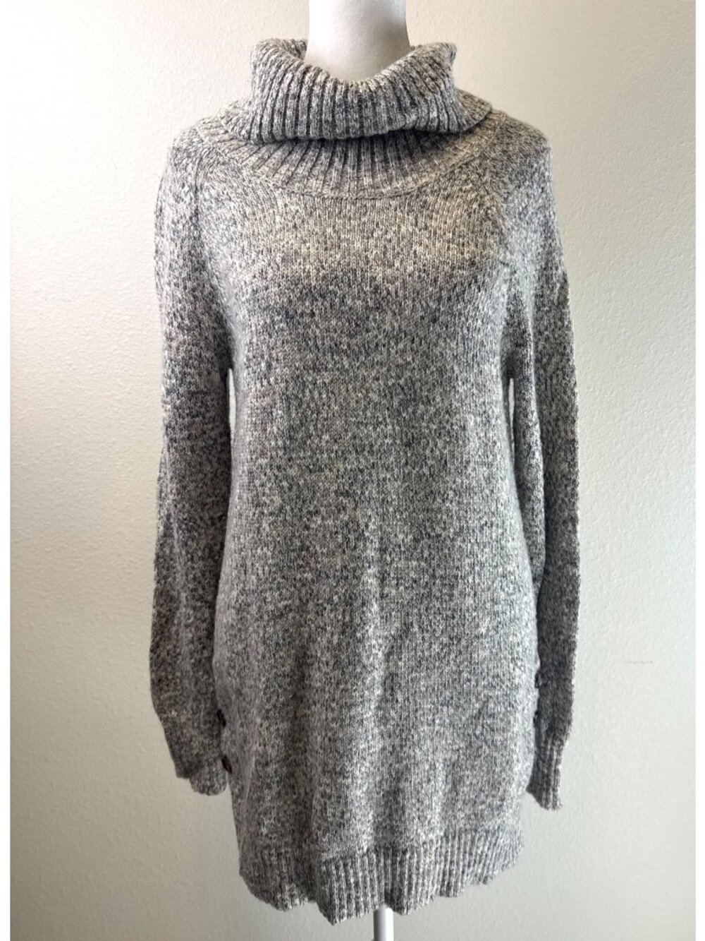 Leo & Nicole Cowl Neck Turtleneck Long Accent Buttons Sweater Size S Oversized